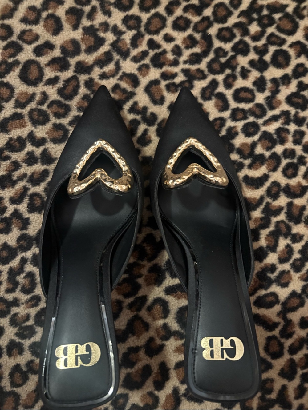Black Pointed Toe Slip-On Flats with Gold Heart Accent new size 8